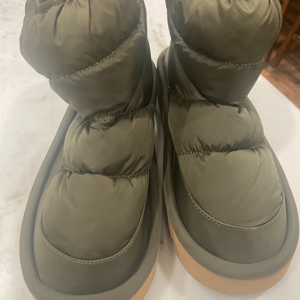 H&M Padded Boots size 10, Olive Green